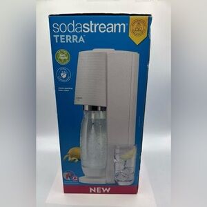 SodaStream Terra Sparkling Water Maker White New Open Box‎ CO2 Included